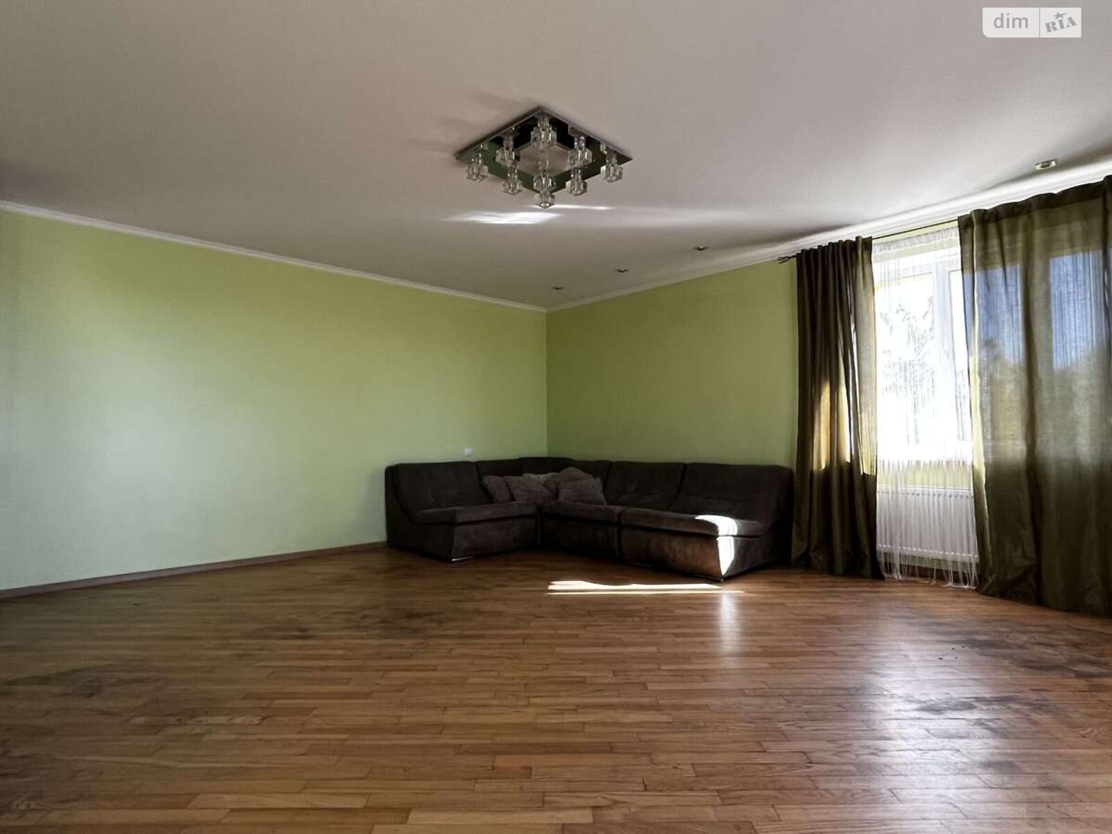 трехэтажный дом с ремонтом, 230 кв. м, кирпич. Продажа в Ровно район Новый Двор фото 1