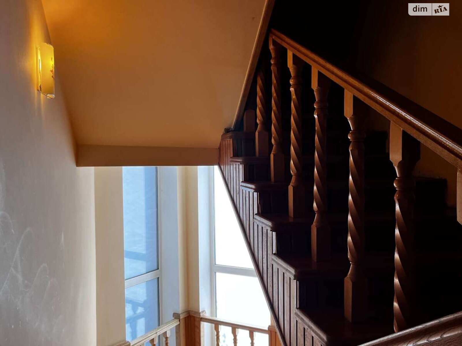 трехэтажный дом с ремонтом, 230 кв. м, кирпич. Продажа в Ровно район Новый Двор фото 1