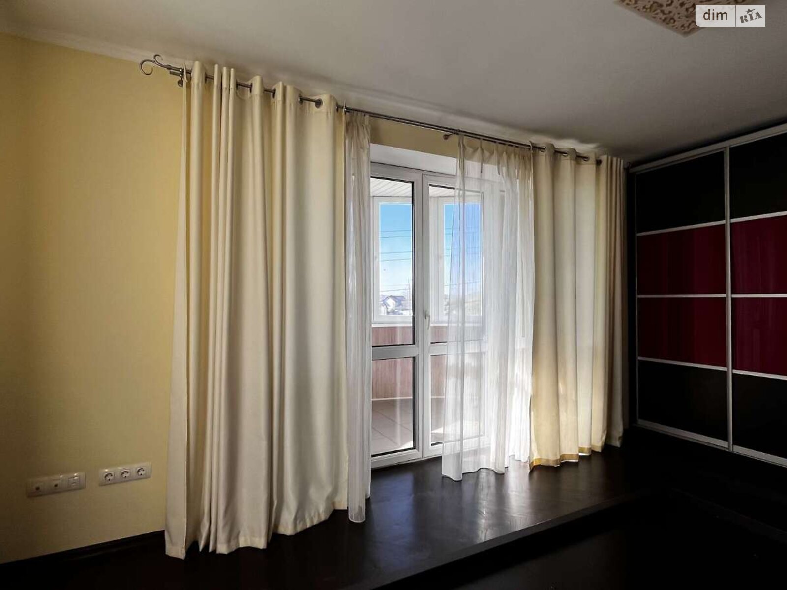 трехэтажный дом с ремонтом, 230 кв. м, кирпич. Продажа в Ровно район Новый Двор фото 1