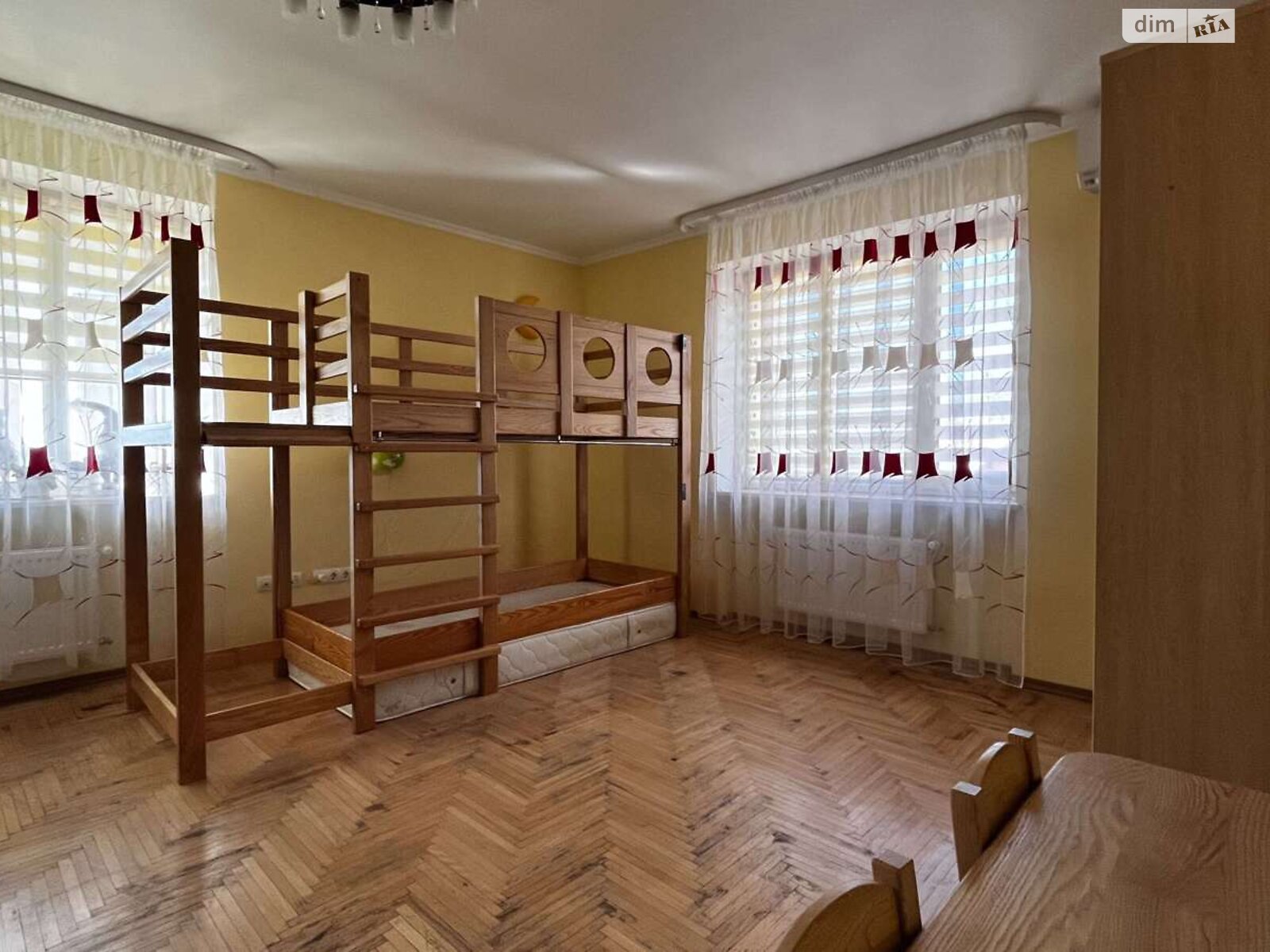 трехэтажный дом с ремонтом, 230 кв. м, кирпич. Продажа в Ровно район Новый Двор фото 1