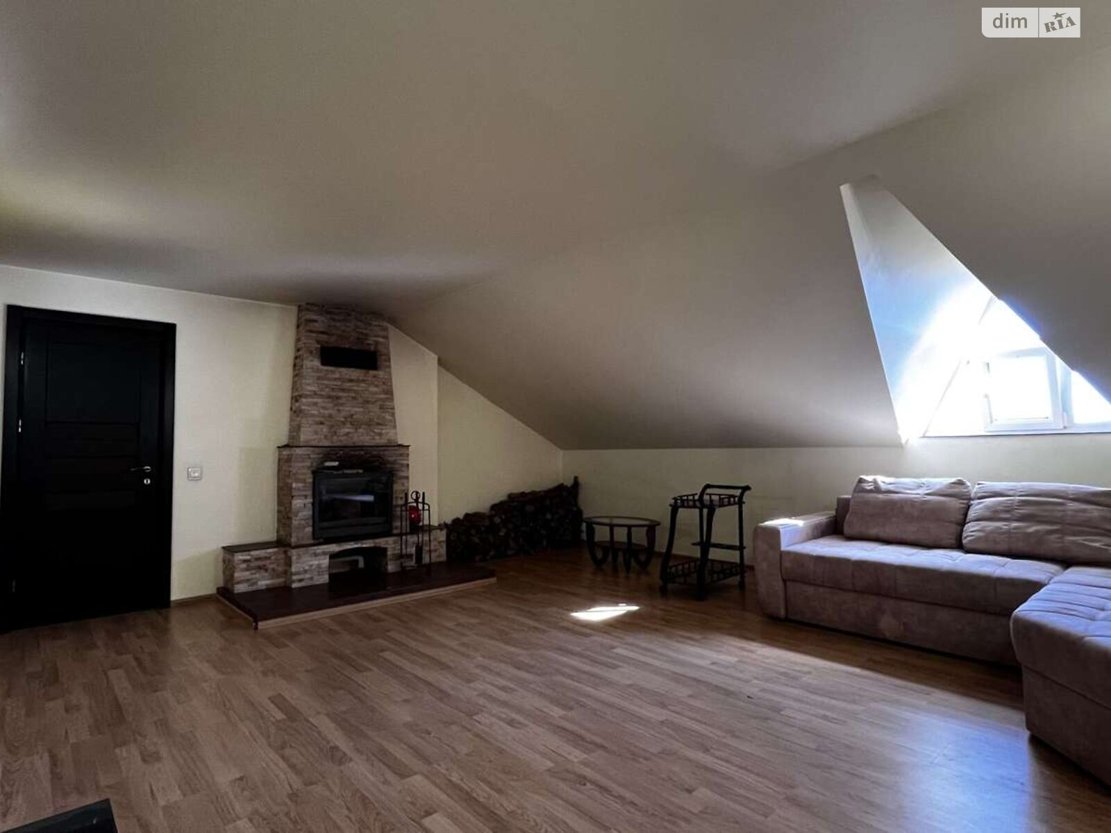 трехэтажный дом с ремонтом, 230 кв. м, кирпич. Продажа в Ровно район Новый Двор фото 1