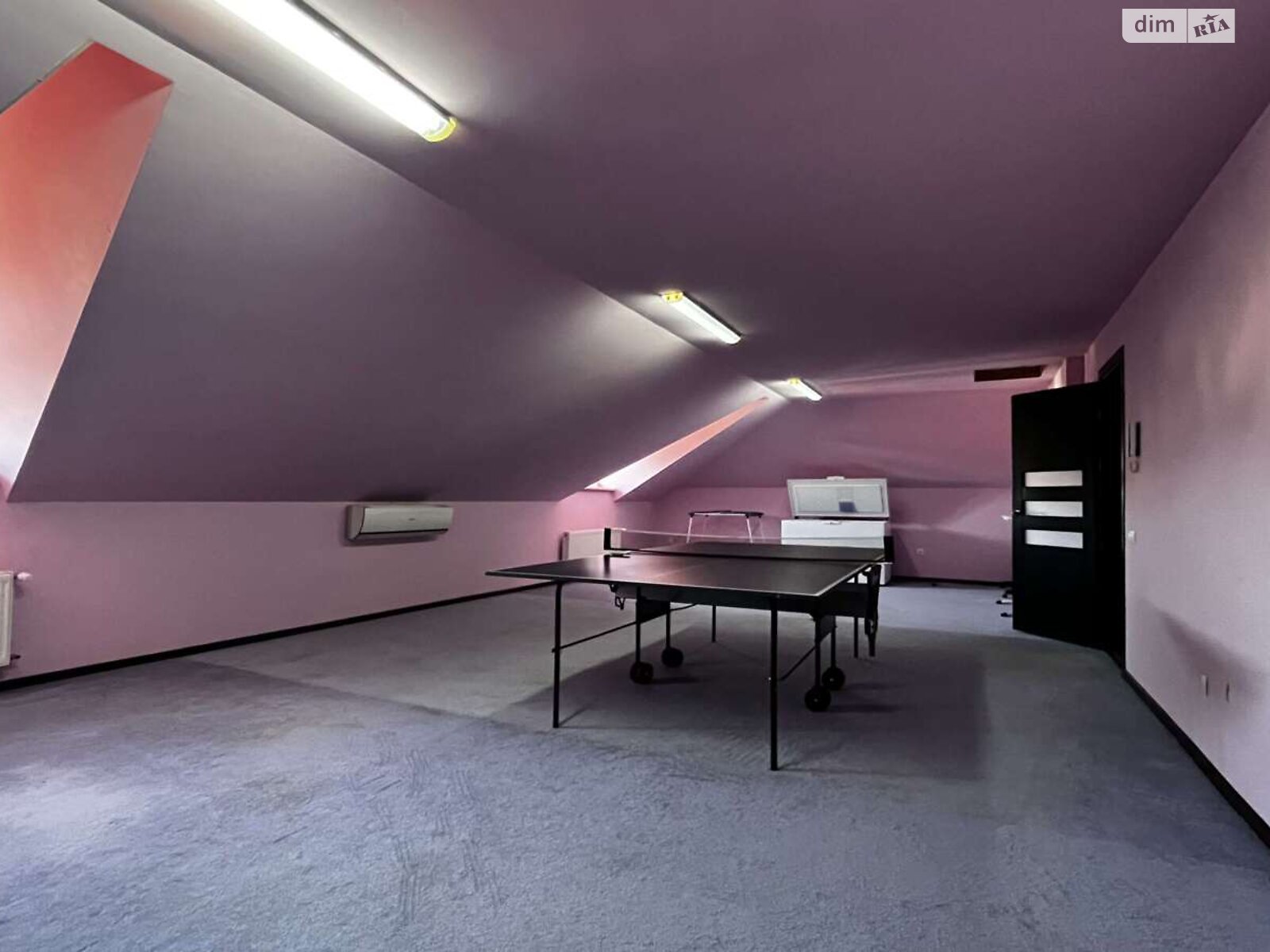 трехэтажный дом с ремонтом, 230 кв. м, кирпич. Продажа в Ровно район Новый Двор фото 1