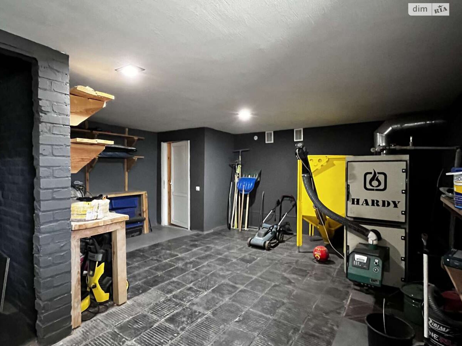 трехэтажный дом с ремонтом, 230 кв. м, кирпич. Продажа в Ровно район Новый Двор фото 1