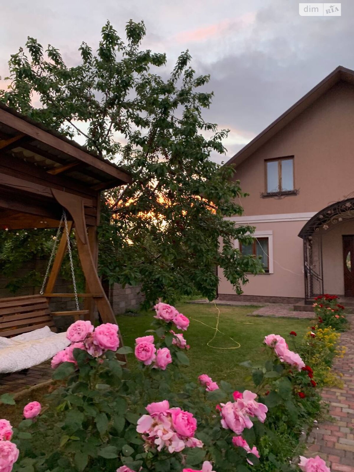 двухэтажный дом с балконом, 316.2 кв. м, кирпич. Продажа в Ровно район Пивзавод фото 1 двухэтажный дом с балконом, 316.2 кв. м, кирпич. Продажа в Ровно район Пивзавод фото 1