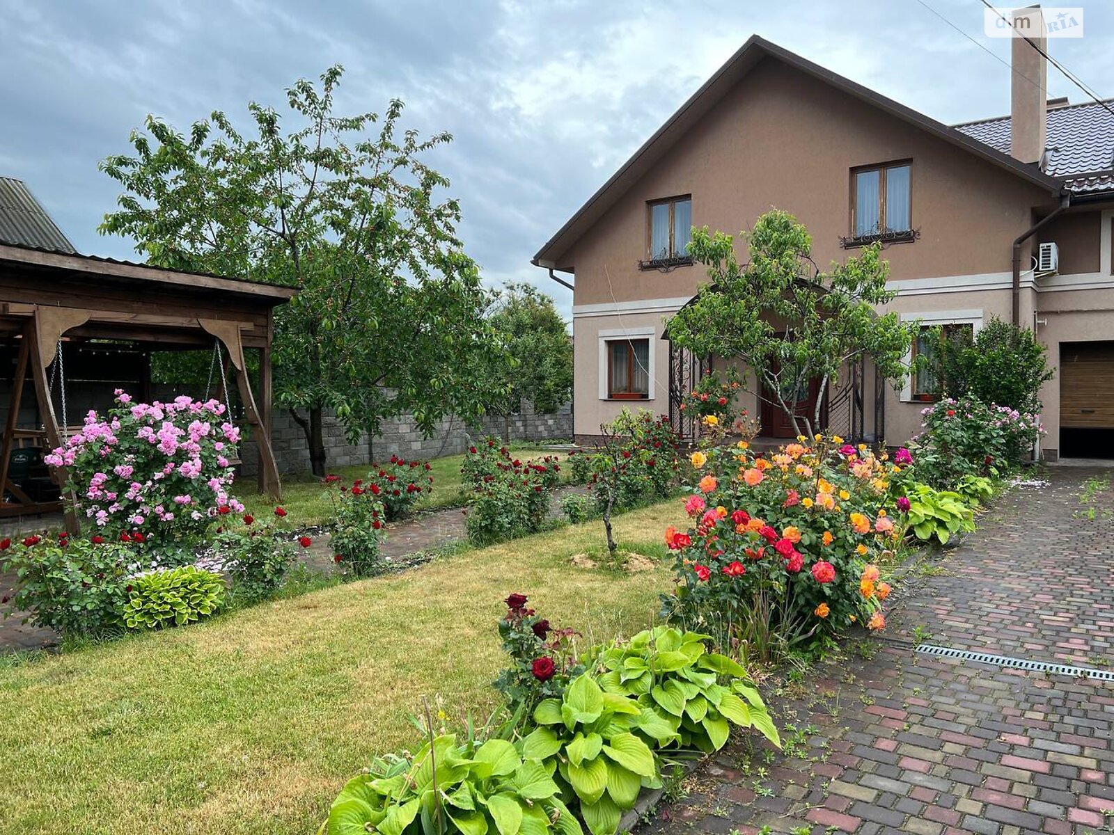 двухэтажный дом с балконом, 316.2 кв. м, кирпич. Продажа в Ровно район Пивзавод фото 1 двухэтажный дом с балконом, 316.2 кв. м, кирпич. Продажа в Ровно район Пивзавод фото 1