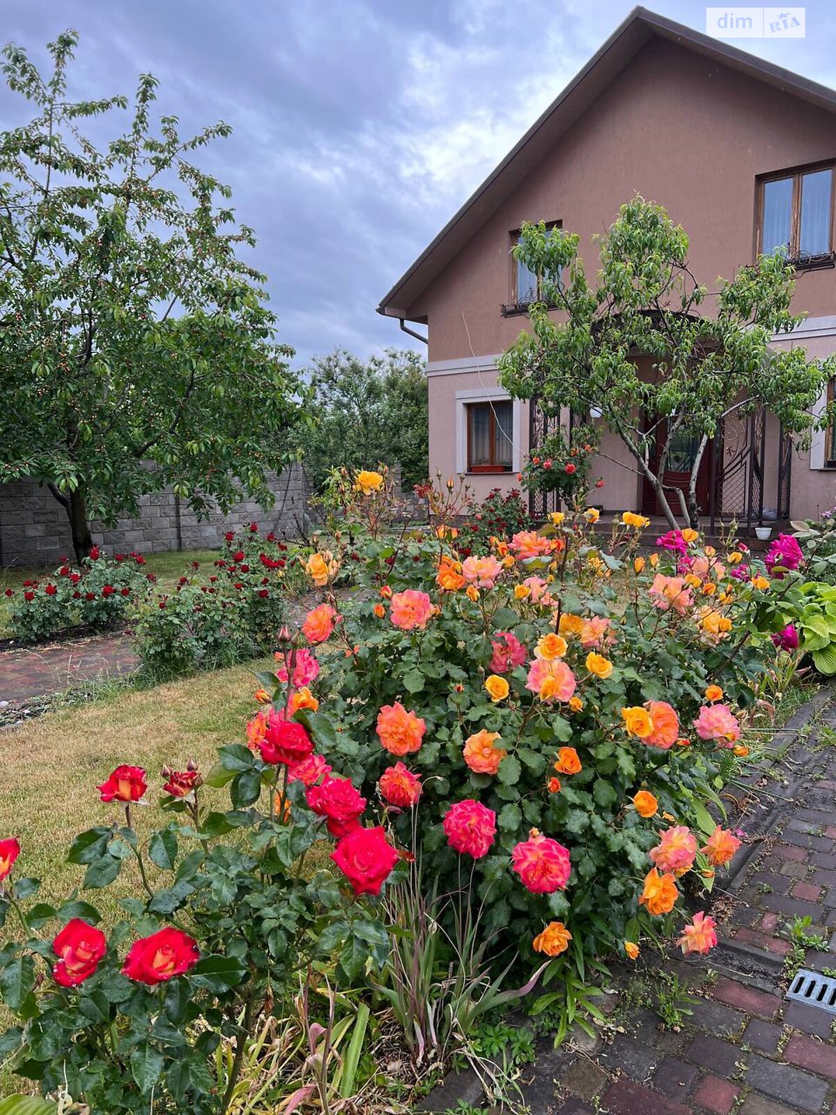 двухэтажный дом с балконом, 316.2 кв. м, кирпич. Продажа в Ровно район Пивзавод фото 1 двухэтажный дом с балконом, 316.2 кв. м, кирпич. Продажа в Ровно район Пивзавод фото 1