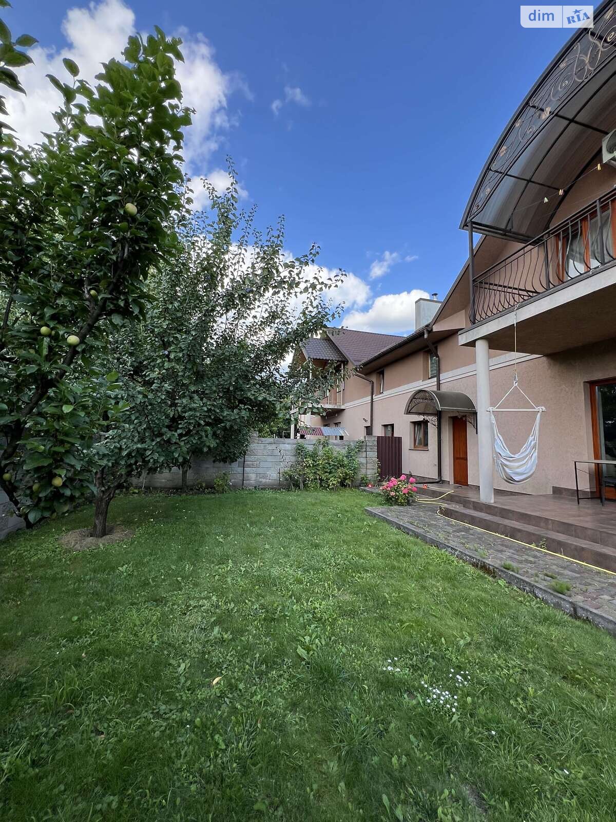 двухэтажный дом с балконом, 316.2 кв. м, кирпич. Продажа в Ровно район Пивзавод фото 1 двухэтажный дом с балконом, 316.2 кв. м, кирпич. Продажа в Ровно район Пивзавод фото 1