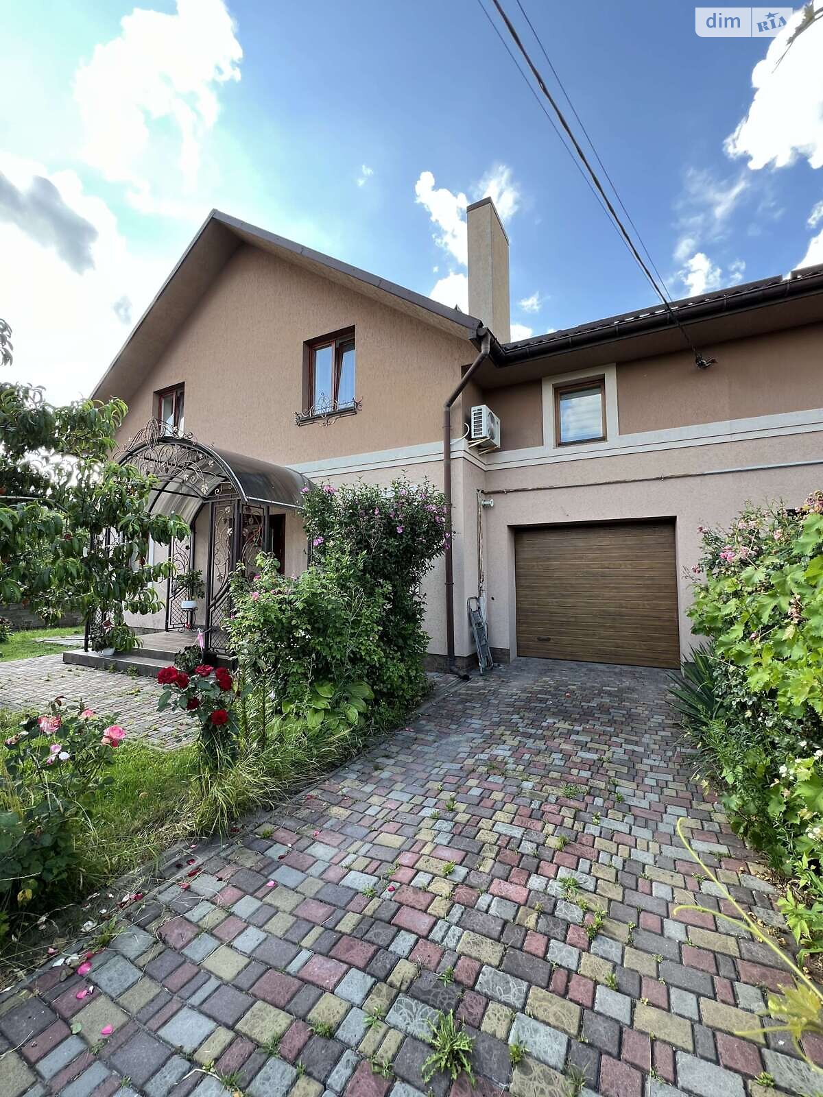 двухэтажный дом с балконом, 316.2 кв. м, кирпич. Продажа в Ровно район Пивзавод фото 1 двухэтажный дом с балконом, 316.2 кв. м, кирпич. Продажа в Ровно район Пивзавод фото 1