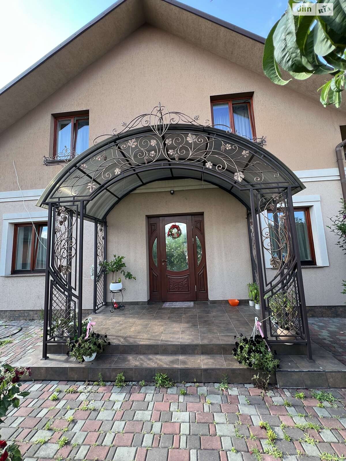 двухэтажный дом с балконом, 316.2 кв. м, кирпич. Продажа в Ровно район Пивзавод фото 1 двухэтажный дом с балконом, 316.2 кв. м, кирпич. Продажа в Ровно район Пивзавод фото 1