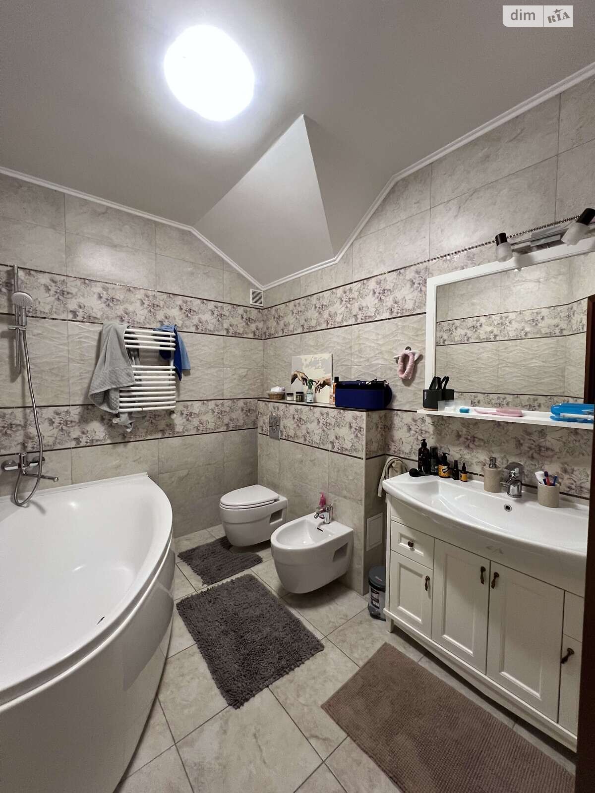 двухэтажный дом с балконом, 316.2 кв. м, кирпич. Продажа в Ровно район Пивзавод фото 1 двухэтажный дом с балконом, 316.2 кв. м, кирпич. Продажа в Ровно район Пивзавод фото 1