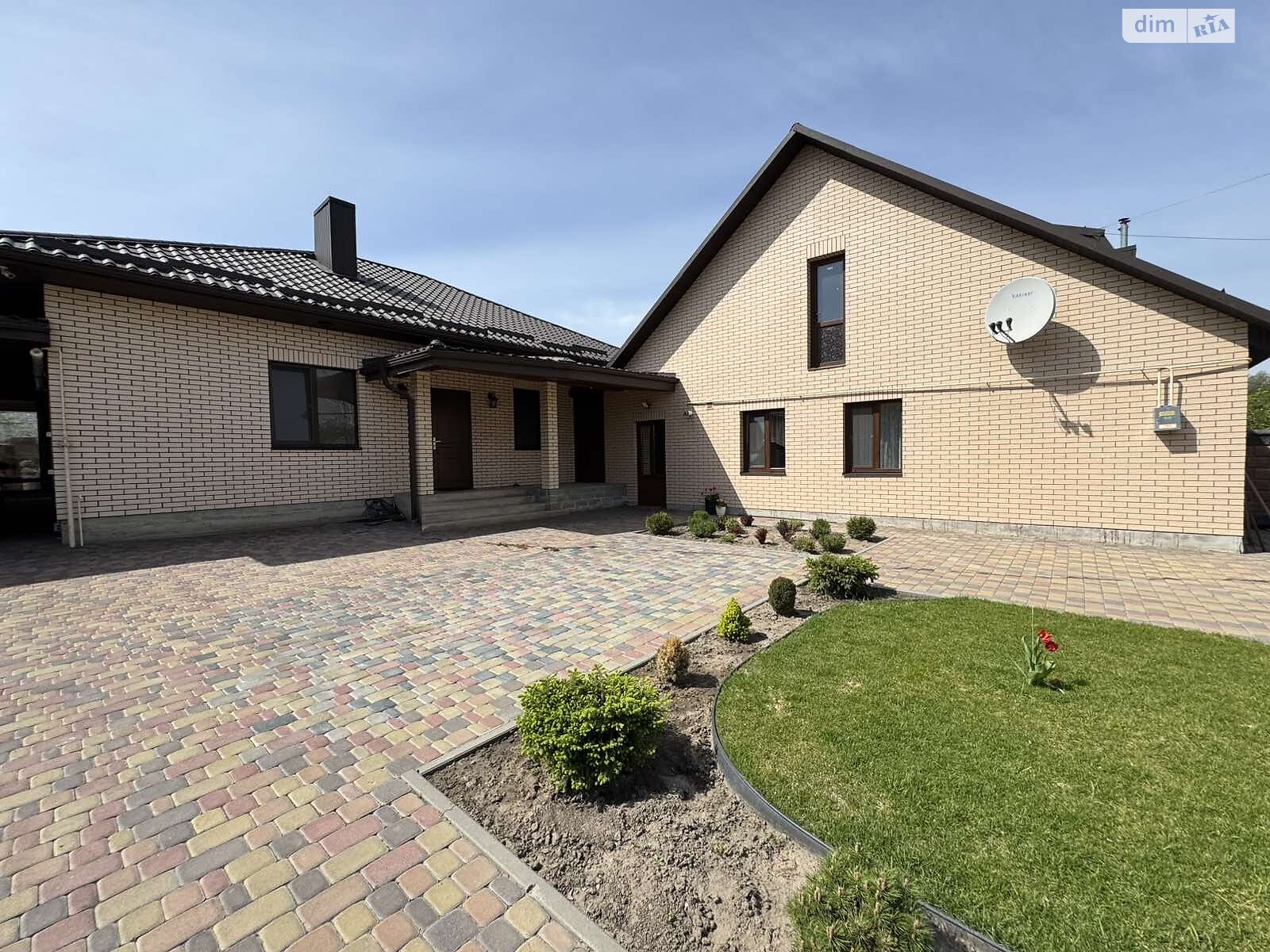 одноэтажный дом с отоплением, 120 кв. м, кирпич. Продажа в Ровно район Пивзавод фото 1 одноэтажный дом с отоплением, 120 кв. м, кирпич. Продажа в Ровно район Пивзавод фото 1