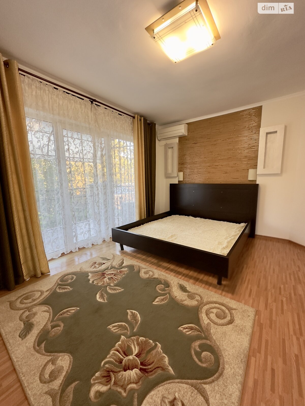 двоповерховий будинок з гаражем, 135 кв. м, пеноблок. Продаж в Рівному, район Пивзавод фото 1
