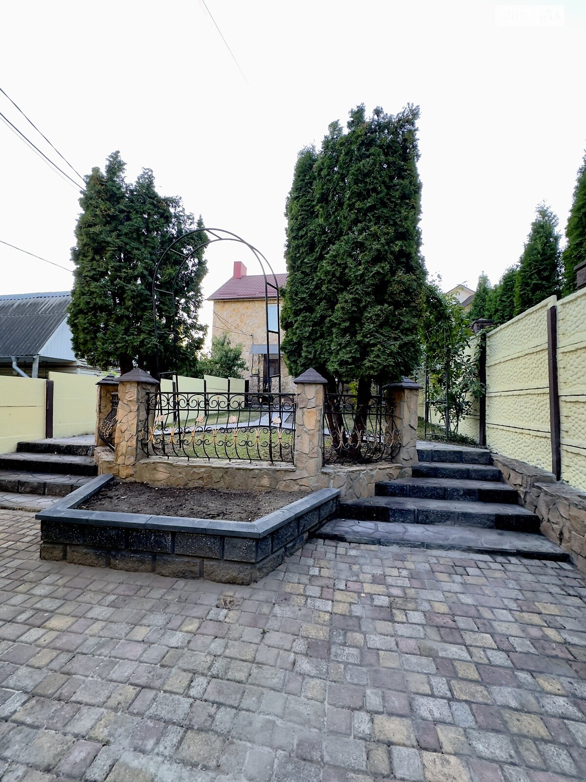 двоповерховий будинок з гаражем, 135 кв. м, пеноблок. Продаж в Рівному, район Пивзавод фото 1