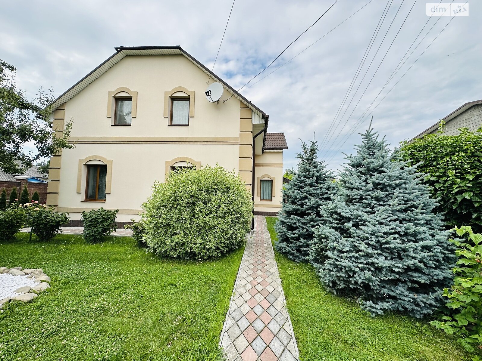 двухэтажный дом с гаражом, 320 кв. м, кирпич. Продажа в Ровно фото 1