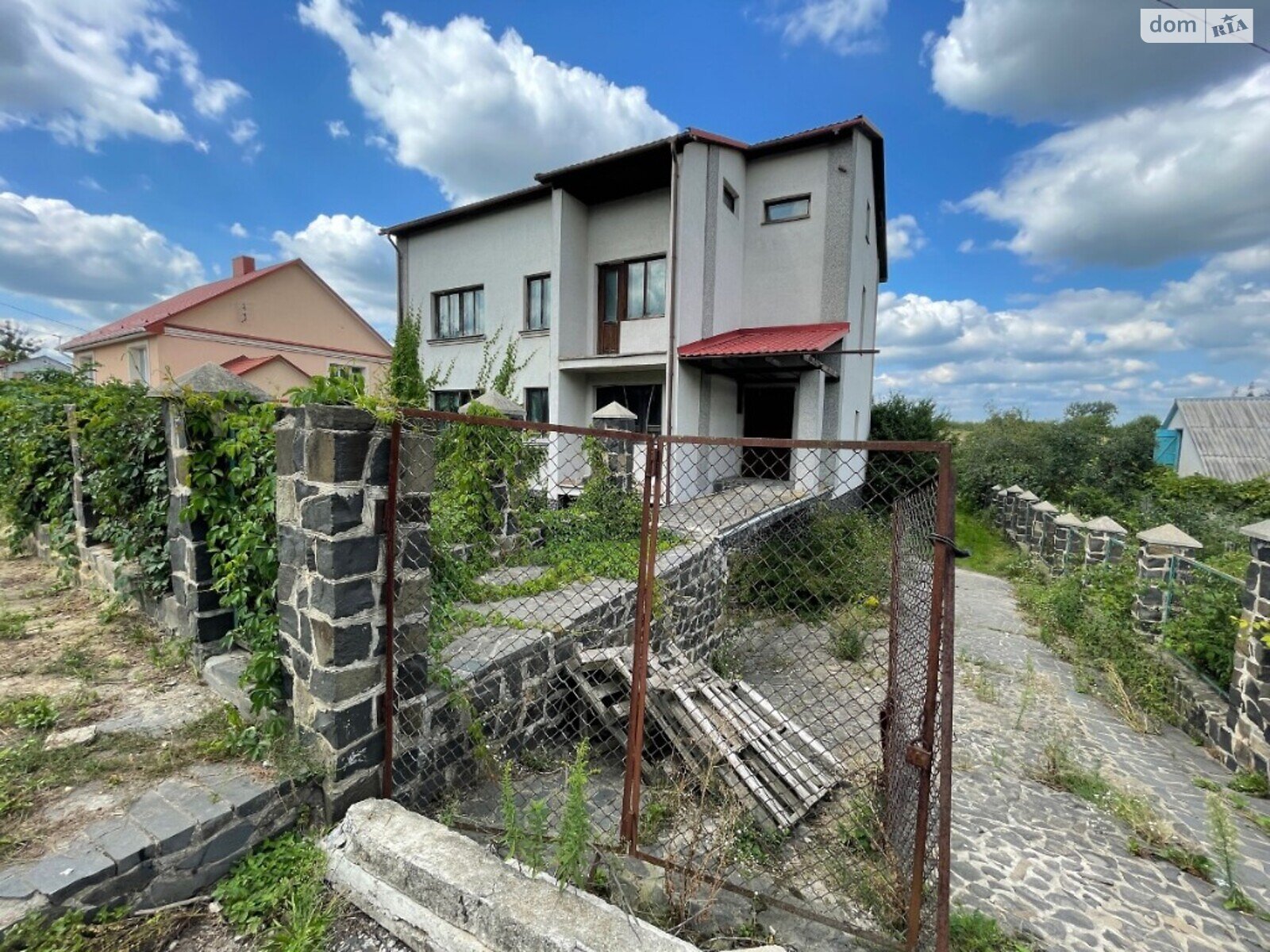 трехэтажный дом без мебели, 460 кв. м, кирпич. Продажа в Ровно район Счастливое фото 1 трехэтажный дом без мебели, 460 кв. м, кирпич. Продажа в Ровно район Счастливое фото 1