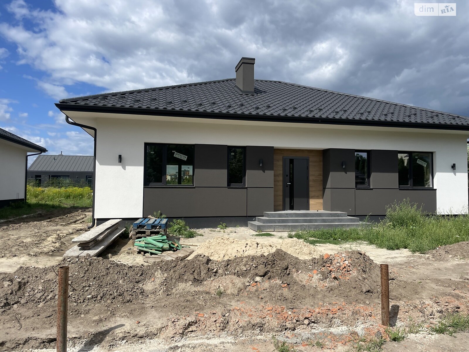 одноэтажный дом, 120 кв. м, кирпич. Продажа в Ровно район Счастливое фото 1 одноэтажный дом, 120 кв. м, кирпич. Продажа в Ровно район Счастливое фото 1