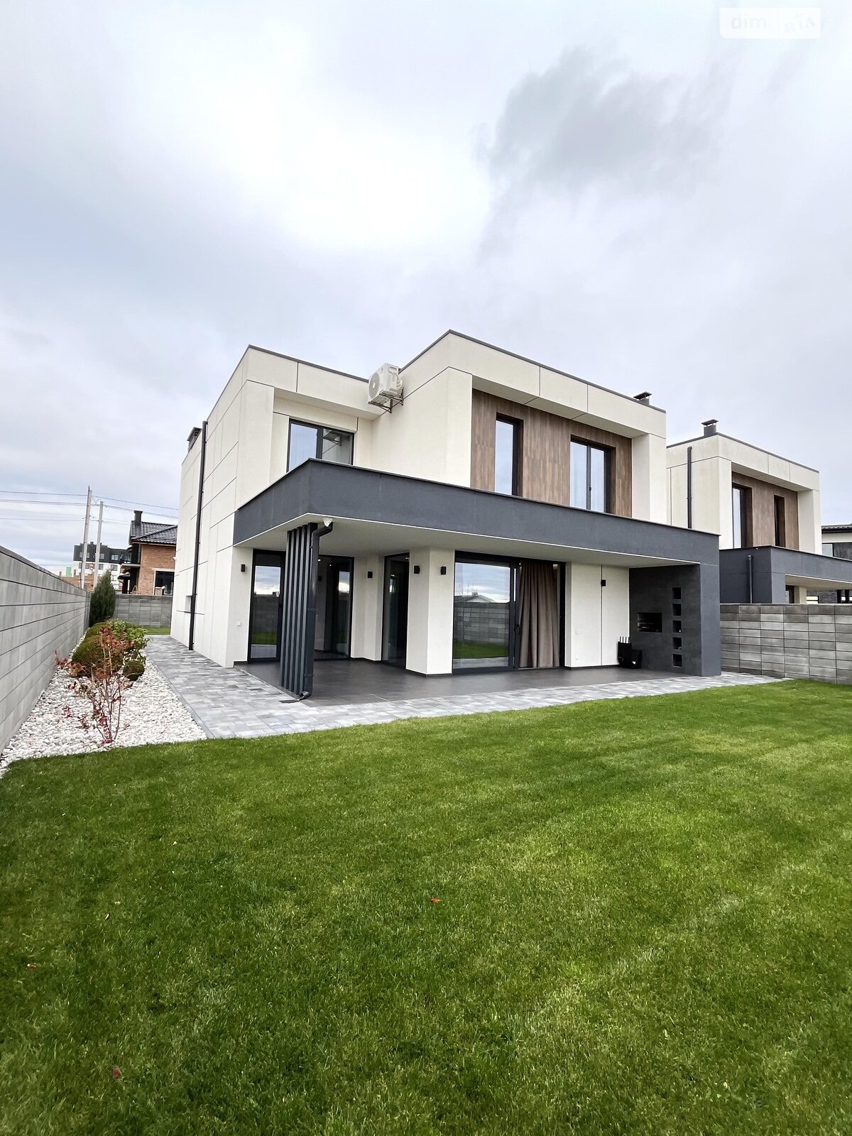 двоповерховий будинок з гаражем, 192 кв. м, цегла. Продаж в Рівному, район Щасливе фото 1 двоповерховий будинок з гаражем, 192 кв. м, цегла. Продаж в Рівному, район Щасливе фото 1