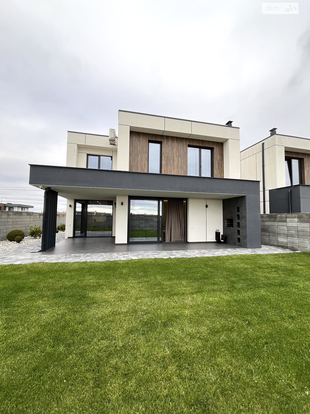 двоповерховий будинок з гаражем, 192 кв. м, цегла. Продаж в Рівному, район Щасливе фото 1 двоповерховий будинок з гаражем, 192 кв. м, цегла. Продаж в Рівному, район Щасливе фото 1