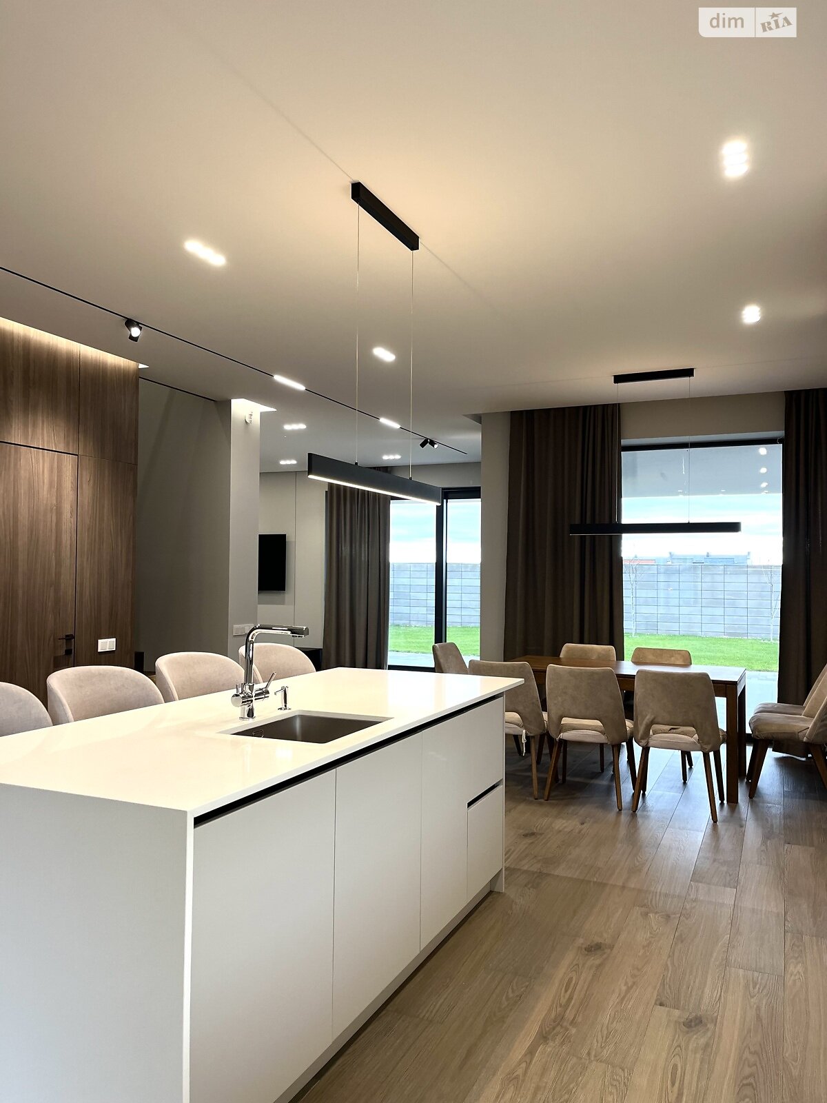 двоповерховий будинок з гаражем, 192 кв. м, цегла. Продаж в Рівному, район Щасливе фото 1 двоповерховий будинок з гаражем, 192 кв. м, цегла. Продаж в Рівному, район Щасливе фото 1