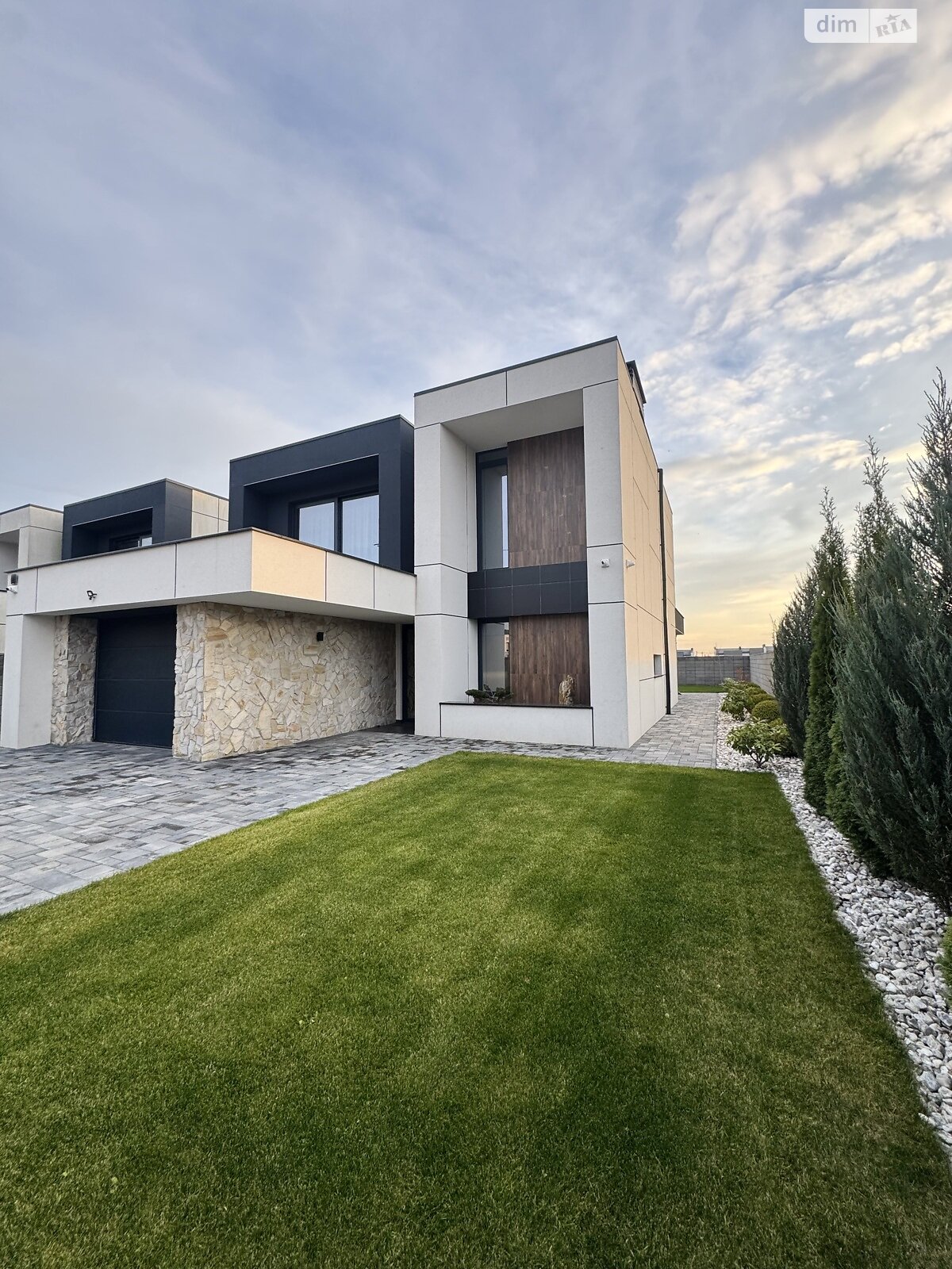 двоповерховий будинок з гаражем, 192 кв. м, цегла. Продаж в Рівному, район Щасливе фото 1 двоповерховий будинок з гаражем, 192 кв. м, цегла. Продаж в Рівному, район Щасливе фото 1