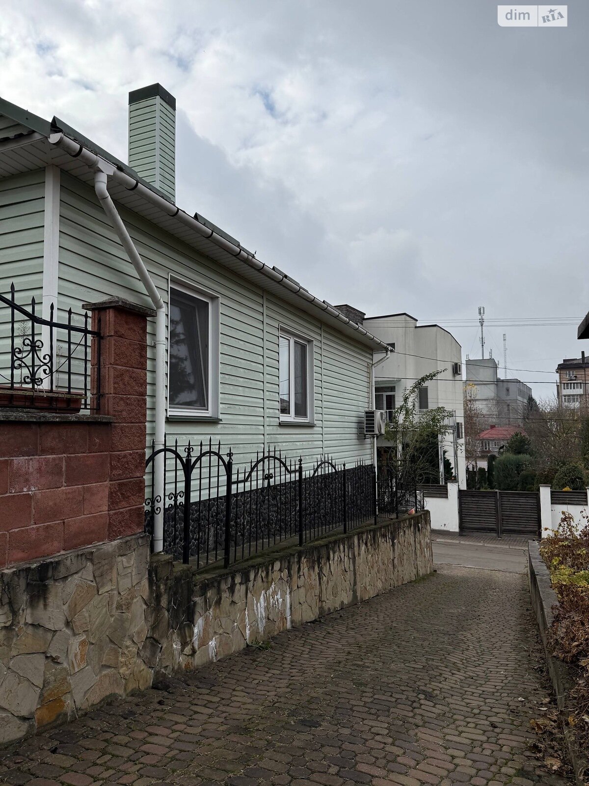 одноповерховий будинок з гаражем, 116 кв. м, цегла. Продаж в Рівному, район Центр фото 1 одноповерховий будинок з гаражем, 116 кв. м, цегла. Продаж в Рівному, район Центр фото 1