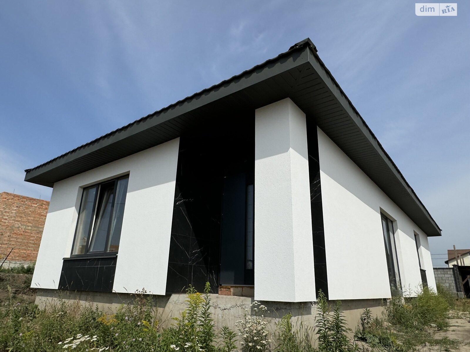 одноэтажный дом, 100 кв. м, кирпич. Продажа в Ровно фото 1 одноэтажный дом, 100 кв. м, кирпич. Продажа в Ровно фото 1