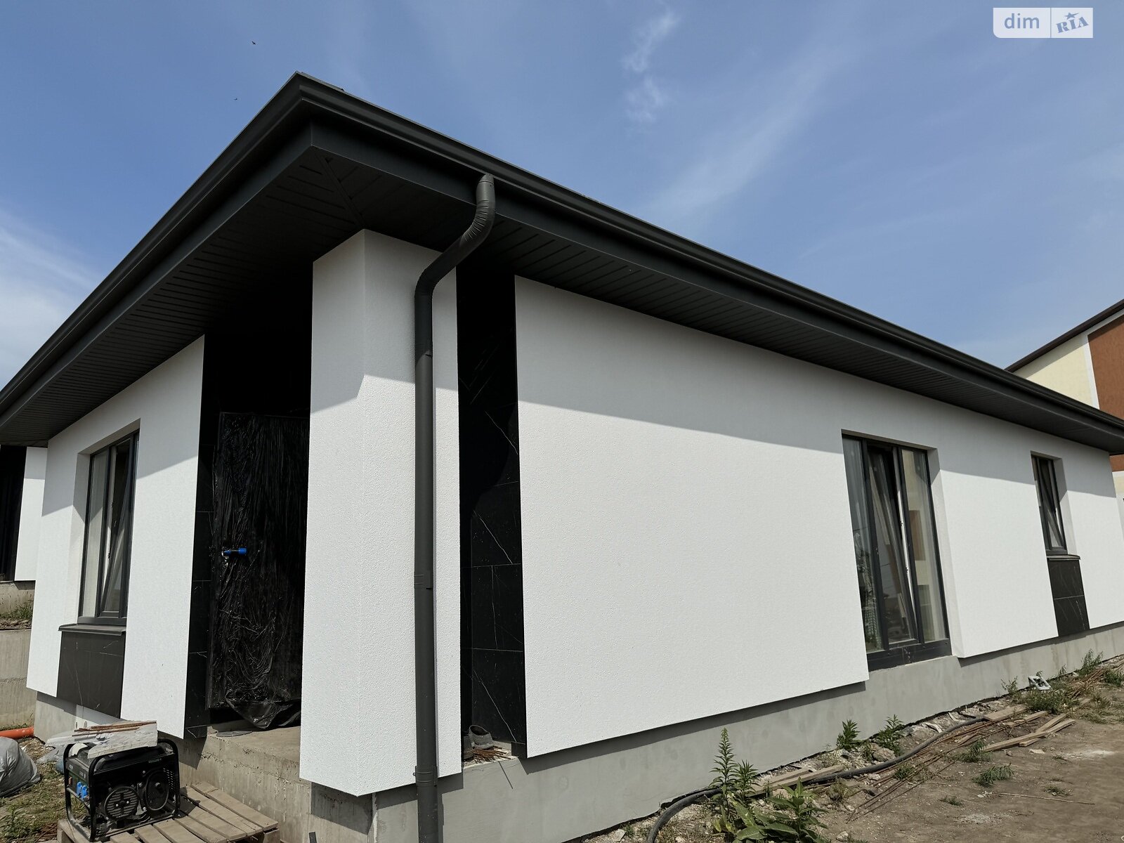 одноэтажный дом, 100 кв. м, кирпич. Продажа в Ровно фото 1 одноэтажный дом, 100 кв. м, кирпич. Продажа в Ровно фото 1