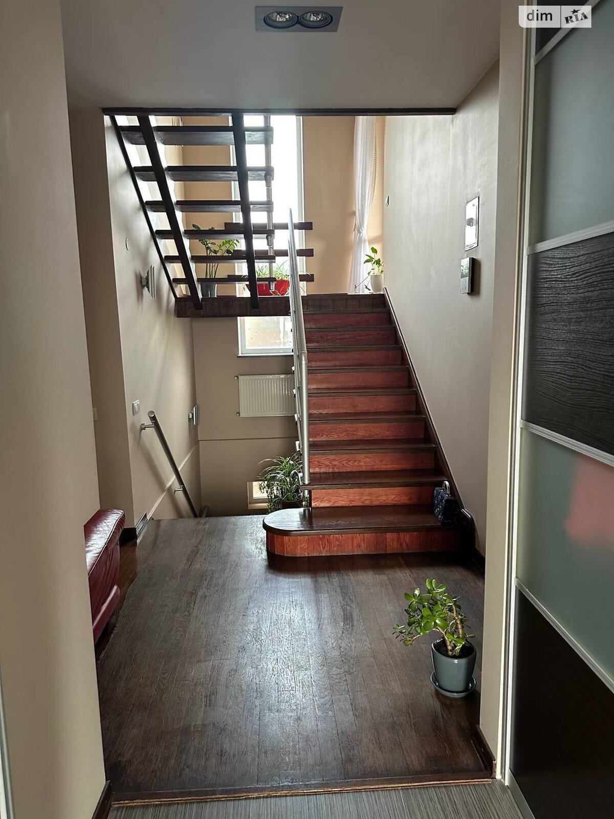 двоповерховий будинок з гаражем, 213.9 кв. м, цегла. Продаж в Рівному, район Центр фото 1 двоповерховий будинок з гаражем, 213.9 кв. м, цегла. Продаж в Рівному, район Центр фото 1