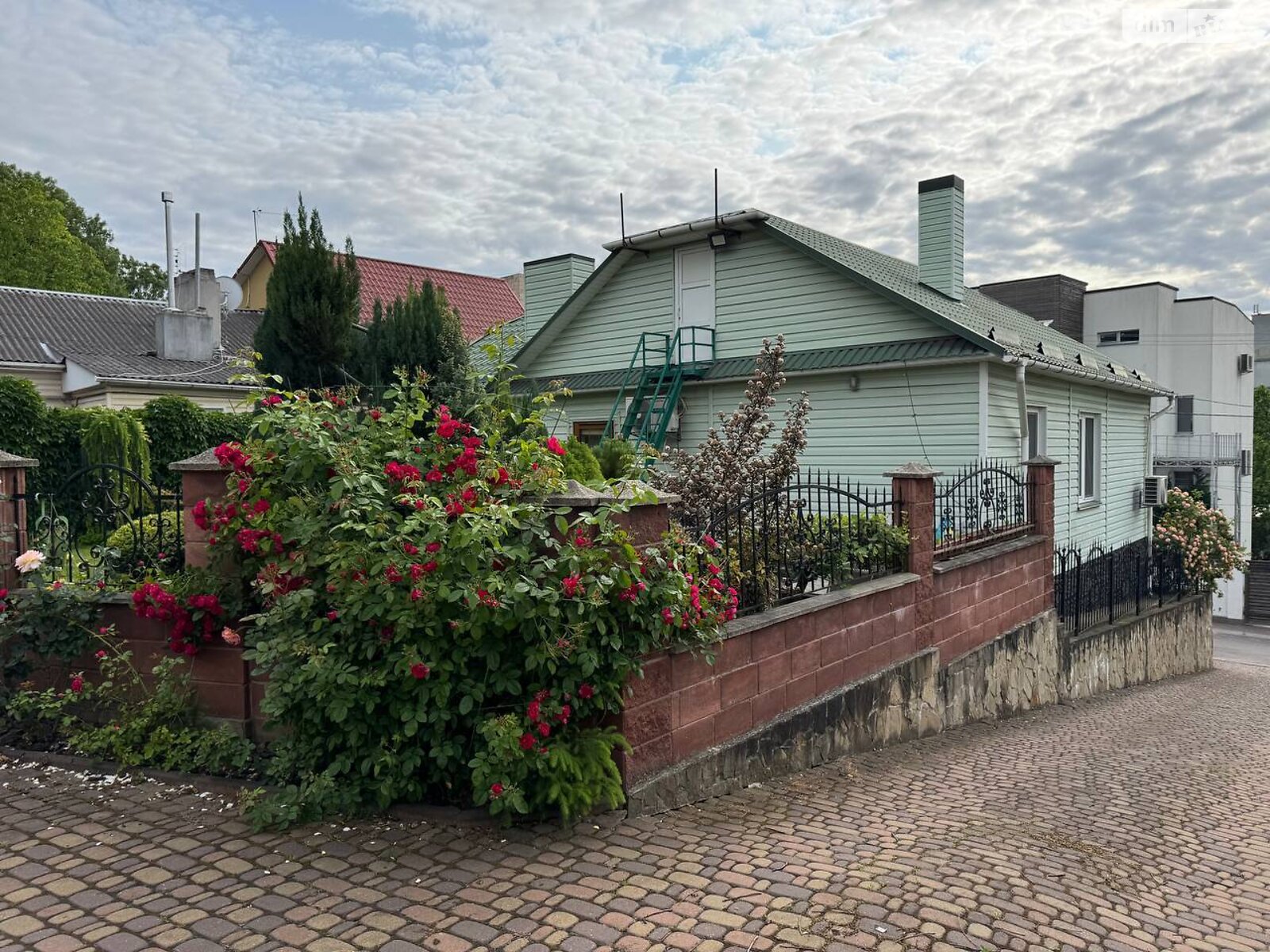 одноповерховий будинок з гаражем, 115 кв. м, цегла. Продаж в Рівному, район Центр фото 1 одноповерховий будинок з гаражем, 115 кв. м, цегла. Продаж в Рівному, район Центр фото 1