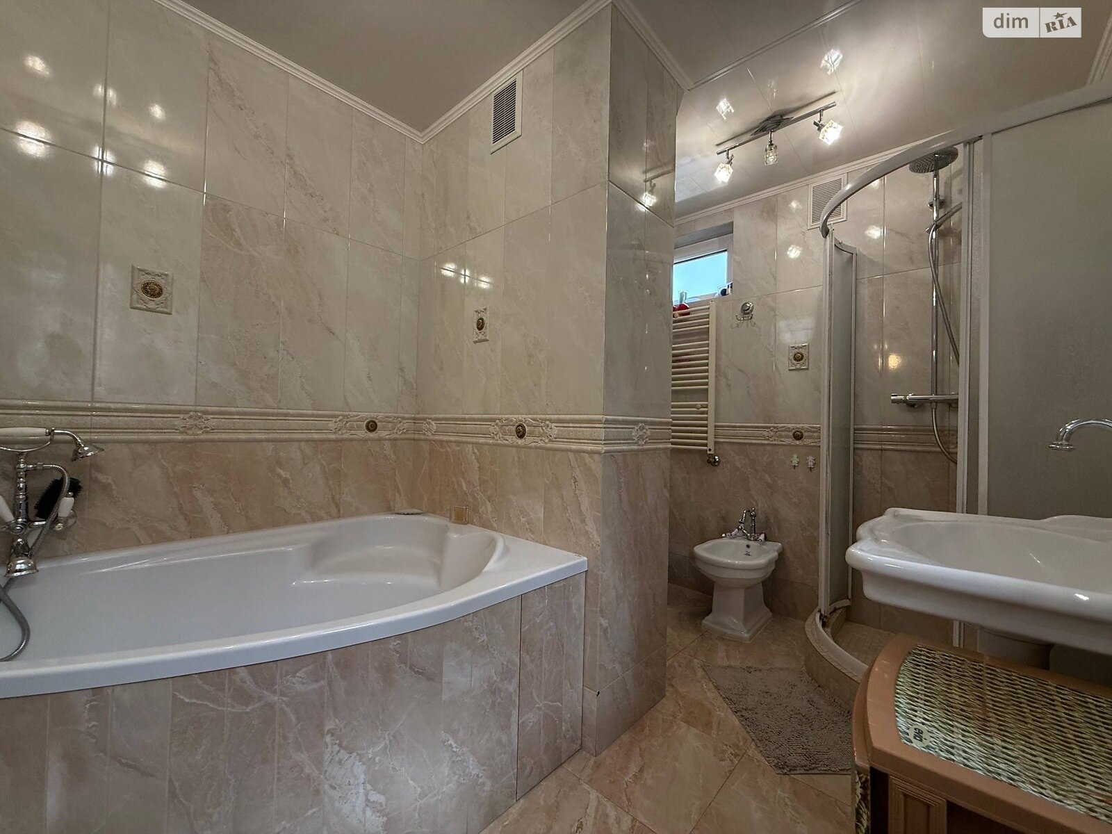 одноэтажный дом с гаражом, 83.8 кв. м, кирпич. Продажа в Ровно район Центр фото 1