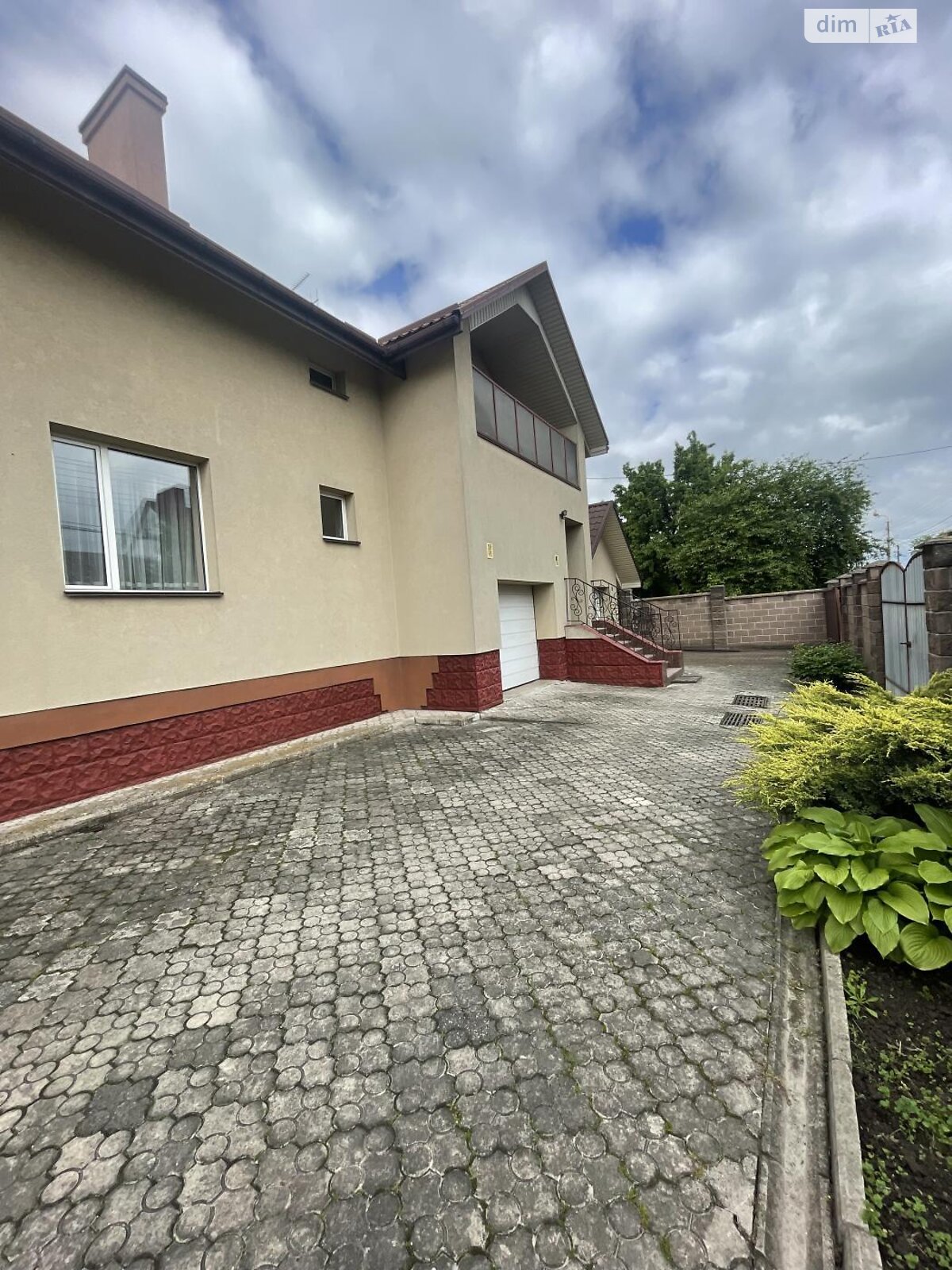 двухэтажный дом, 267.3 кв. м, кирпич. Продажа в Ровно район Центр фото 1 двухэтажный дом, 267.3 кв. м, кирпич. Продажа в Ровно район Центр фото 1