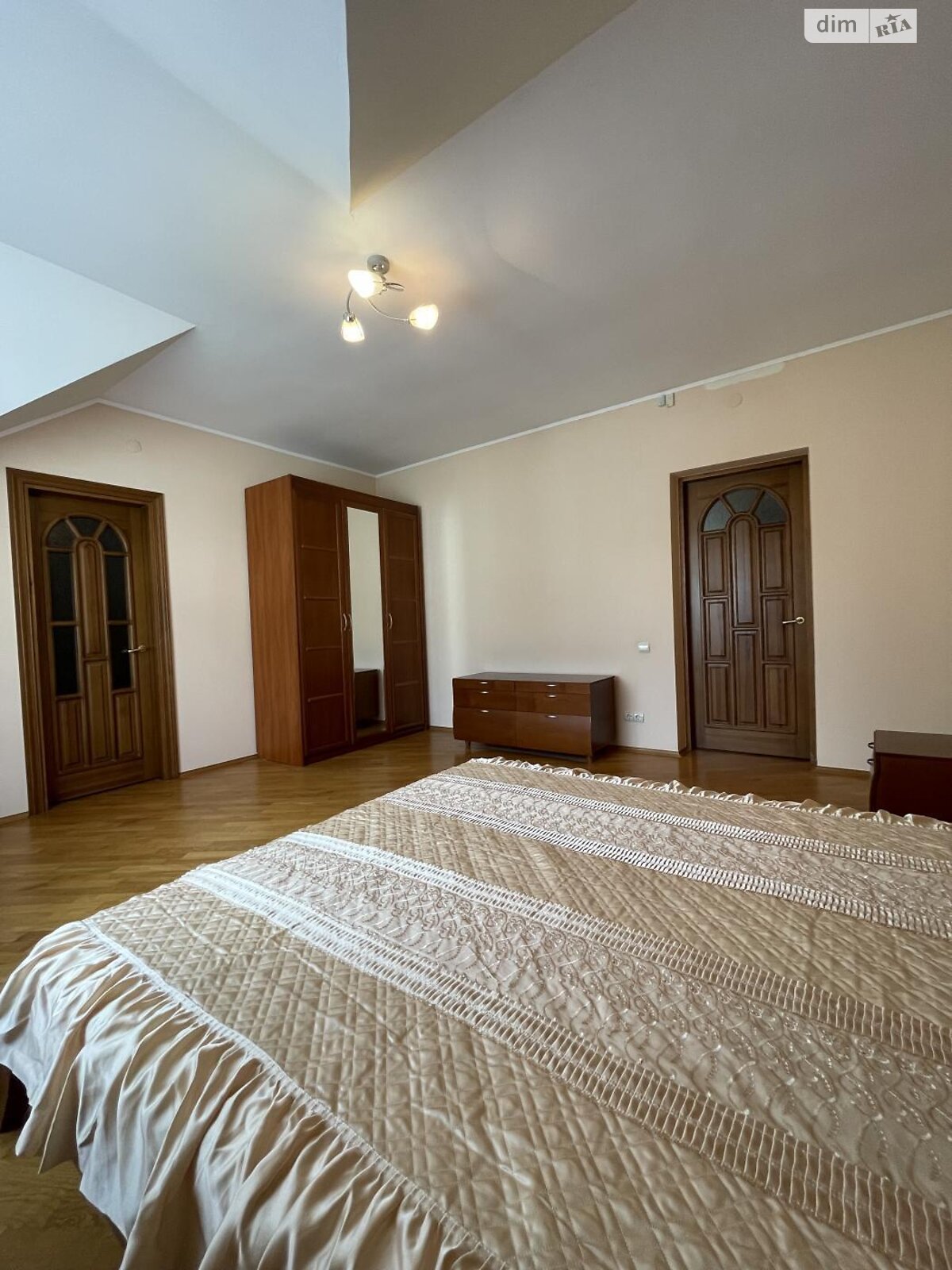 двухэтажный дом, 267.3 кв. м, кирпич. Продажа в Ровно район Центр фото 1 двухэтажный дом, 267.3 кв. м, кирпич. Продажа в Ровно район Центр фото 1