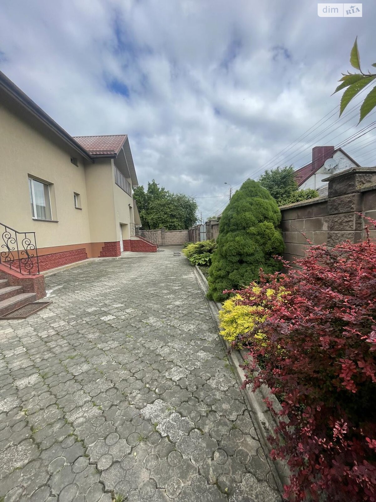 двухэтажный дом, 267.3 кв. м, кирпич. Продажа в Ровно район Центр фото 1 двухэтажный дом, 267.3 кв. м, кирпич. Продажа в Ровно район Центр фото 1