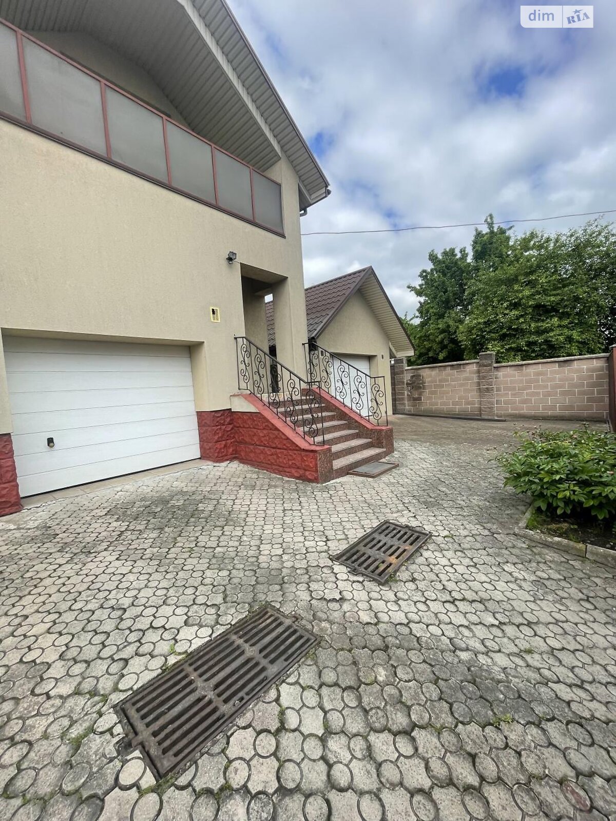 двухэтажный дом, 267.3 кв. м, кирпич. Продажа в Ровно район Центр фото 1 двухэтажный дом, 267.3 кв. м, кирпич. Продажа в Ровно район Центр фото 1
