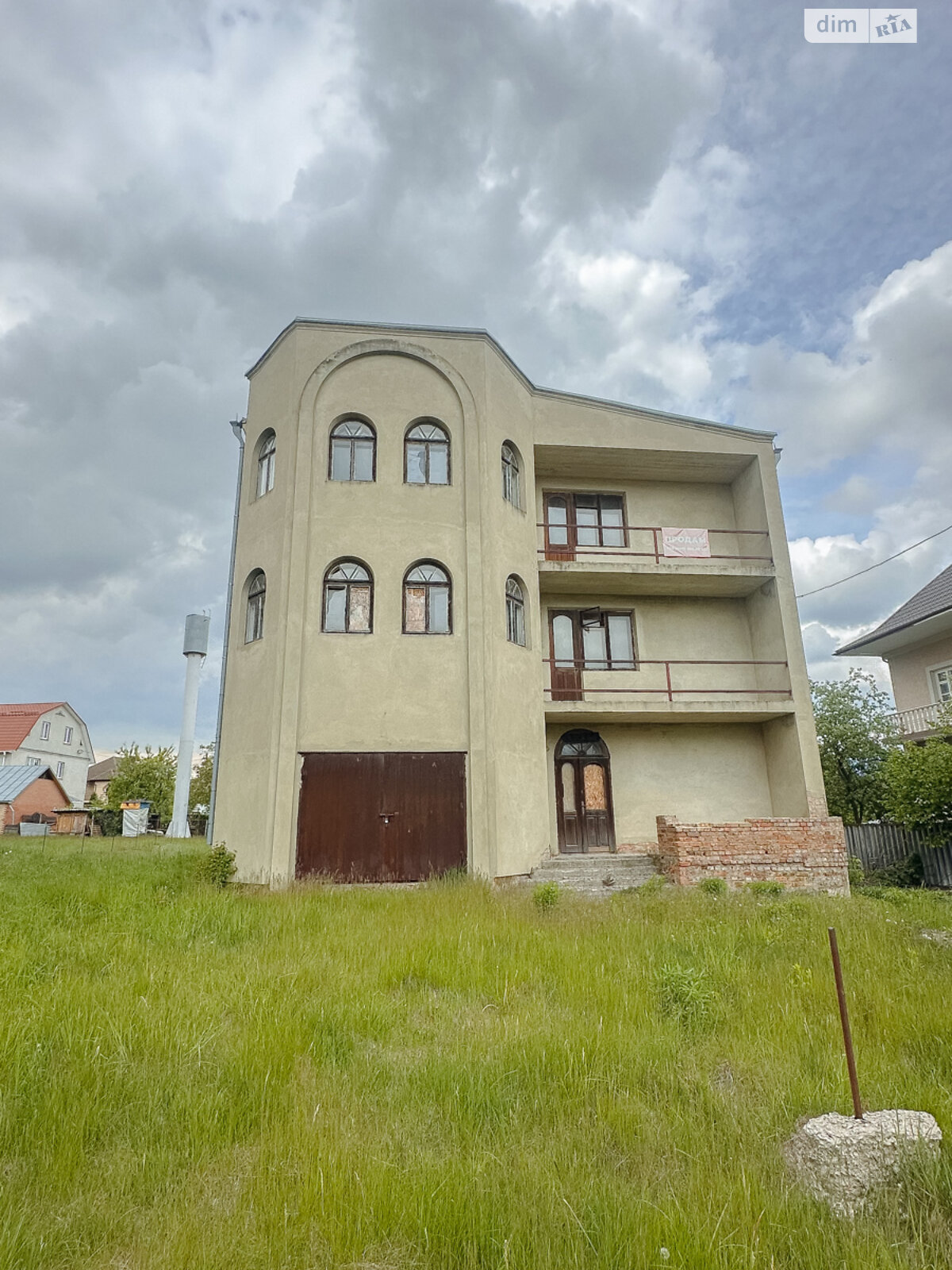 триповерховий будинок з опаленням, 900 кв. м, цегла. Продаж в Рівному, район Тинне фото 1 триповерховий будинок з опаленням, 900 кв. м, цегла. Продаж в Рівному, район Тинне фото 1