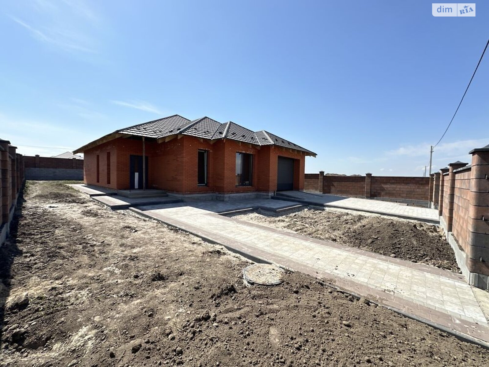 одноэтажный дом с гаражом, 130 кв. м, кирпич. Продажа в Ровно фото 1 одноэтажный дом с гаражом, 130 кв. м, кирпич. Продажа в Ровно фото 1