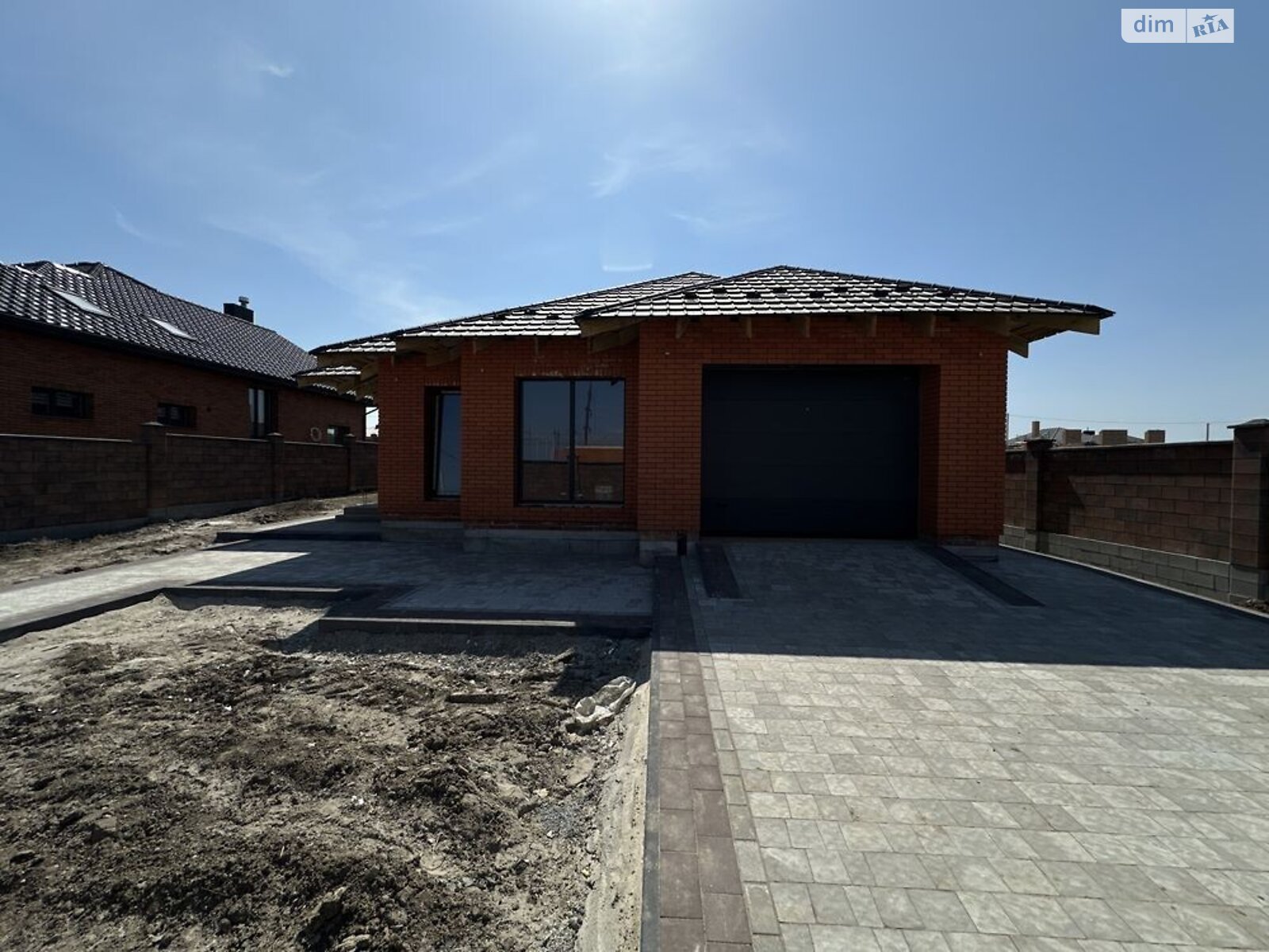 одноэтажный дом с гаражом, 130 кв. м, кирпич. Продажа в Ровно фото 1 одноэтажный дом с гаражом, 130 кв. м, кирпич. Продажа в Ровно фото 1