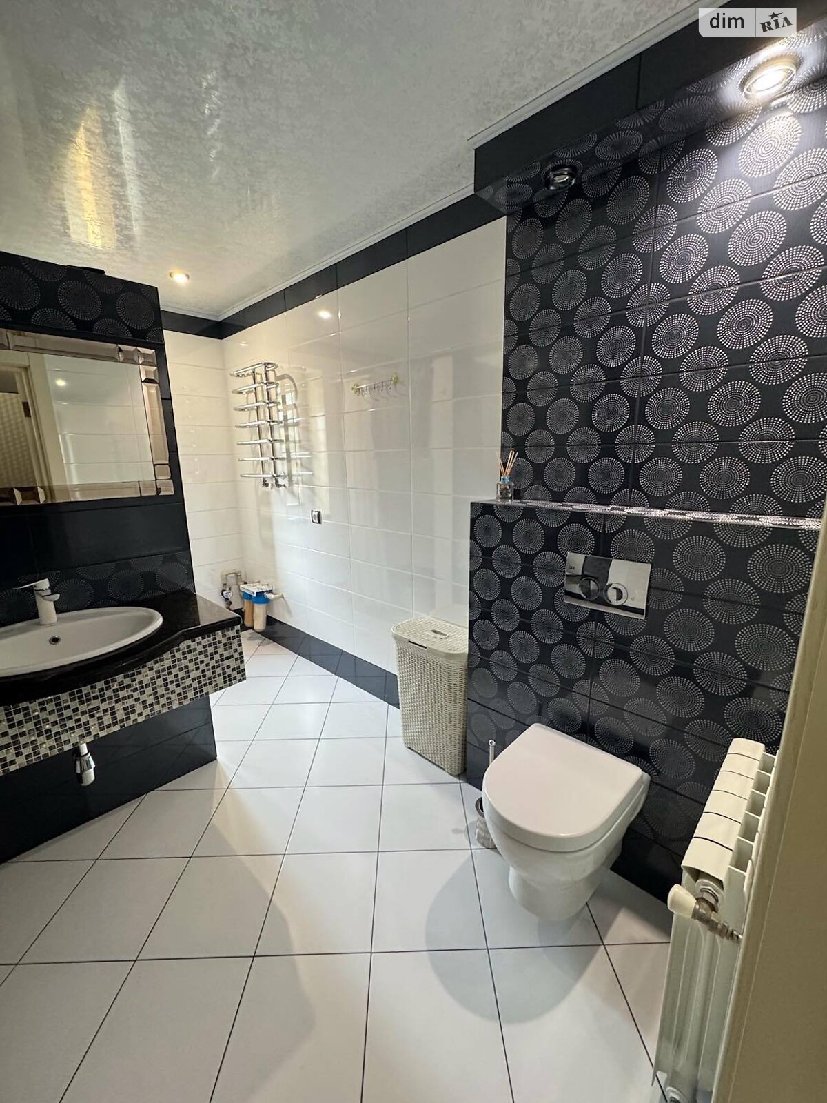 двухэтажный дом с гаражом, 197.7 кв. м, кирпич. Продажа в Ровно фото 1