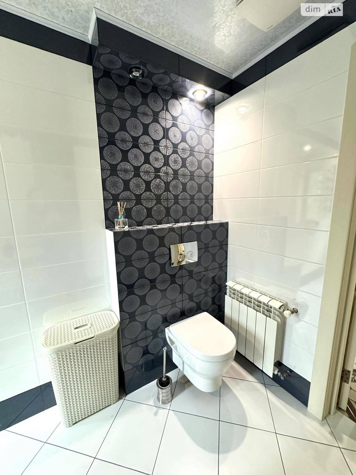 двухэтажный дом с гаражом, 197.7 кв. м, кирпич. Продажа в Ровно фото 1