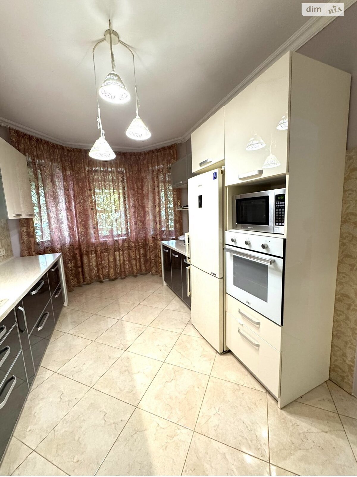 двухэтажный дом с гаражом, 197.7 кв. м, кирпич. Продажа в Ровно фото 1