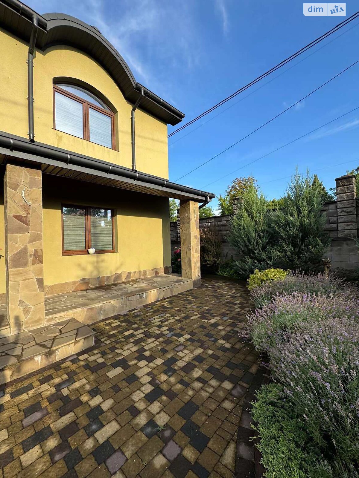 двухэтажный дом с гаражом, 197.7 кв. м, кирпич. Продажа в Ровно фото 1