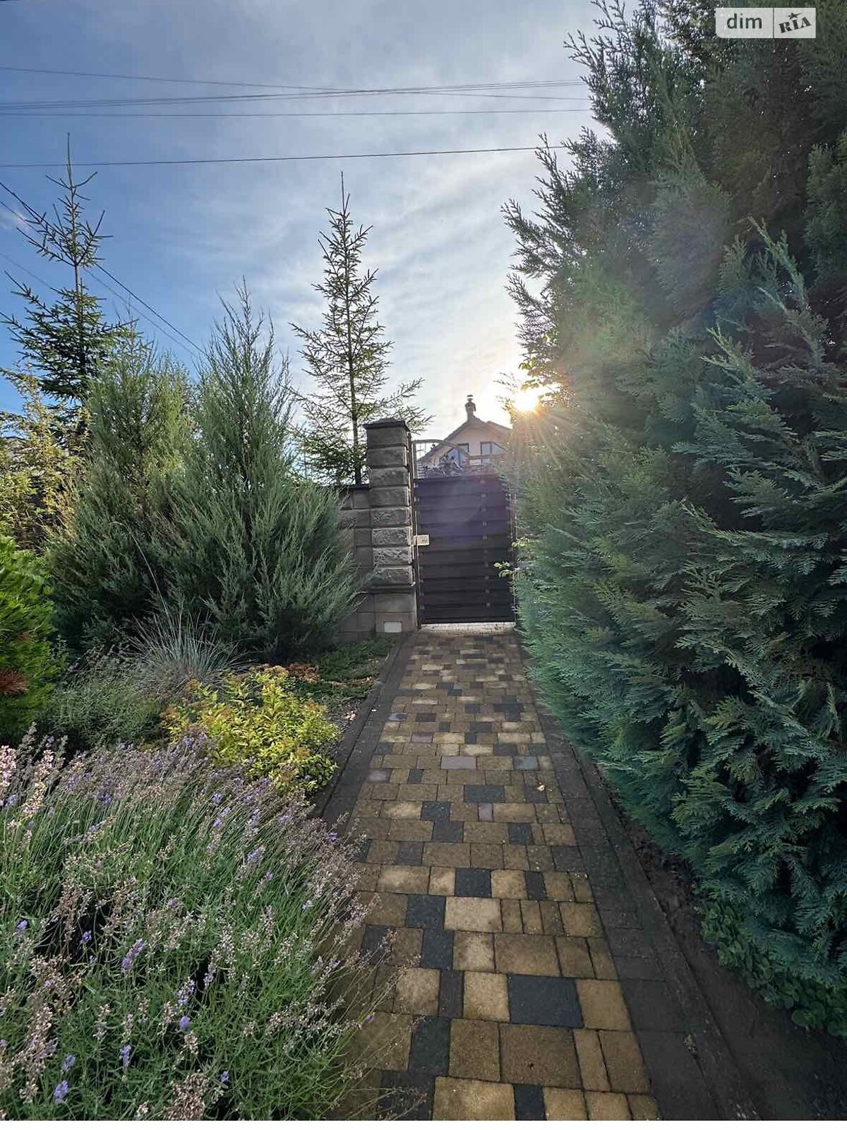 двухэтажный дом с гаражом, 197.7 кв. м, кирпич. Продажа в Ровно фото 1