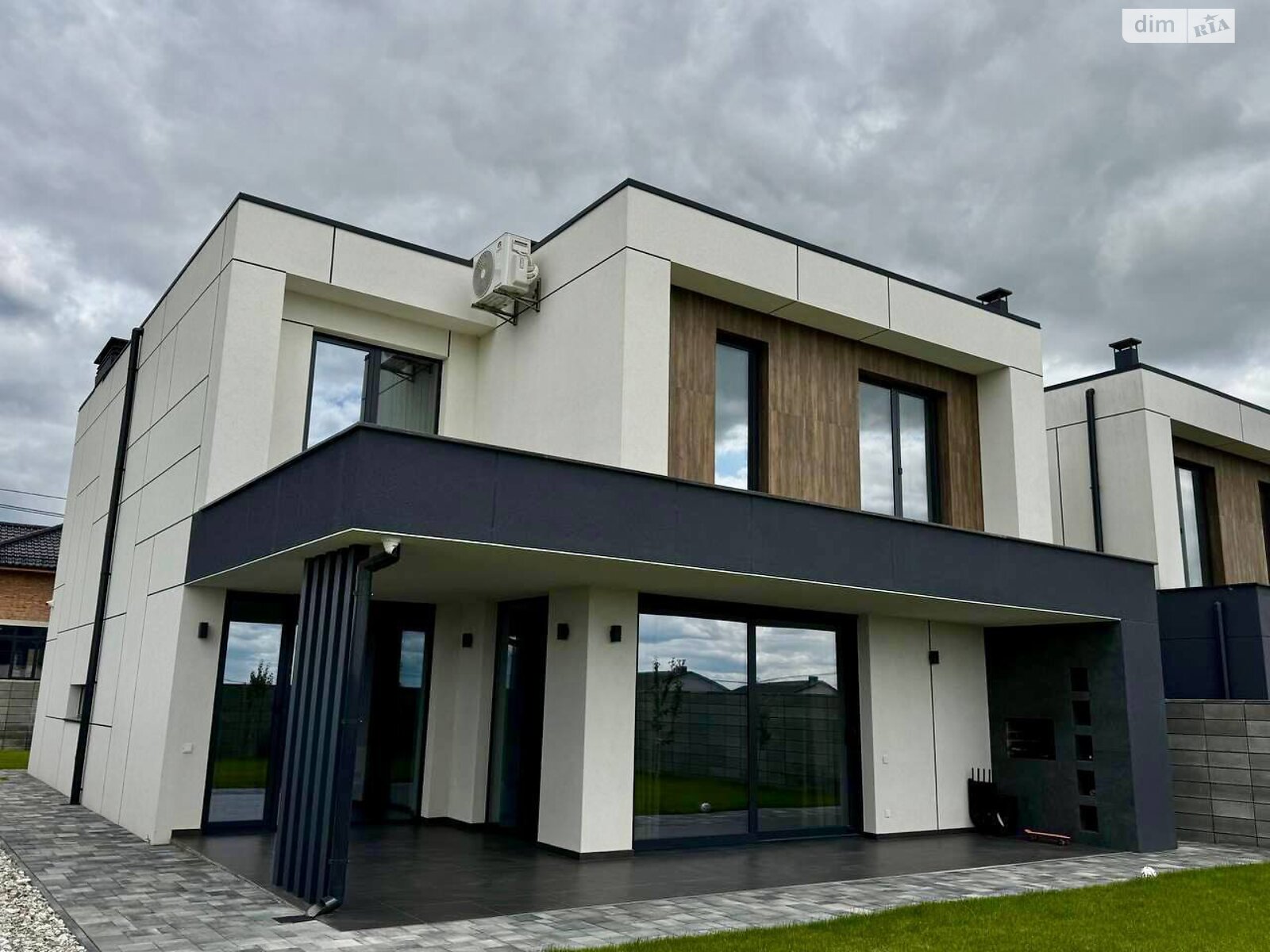 двухэтажный дом с гаражом, 192 кв. м, кирпич. Продажа в Ровно район Южный фото 1 двухэтажный дом с гаражом, 192 кв. м, кирпич. Продажа в Ровно район Южный фото 1