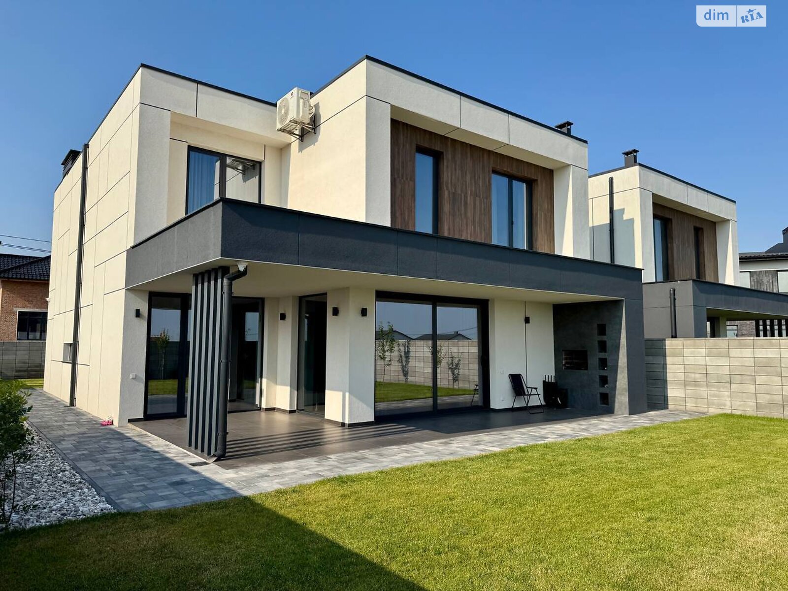 двухэтажный дом с гаражом, 192 кв. м, кирпич. Продажа в Ровно район Южный фото 1 двухэтажный дом с гаражом, 192 кв. м, кирпич. Продажа в Ровно район Южный фото 1