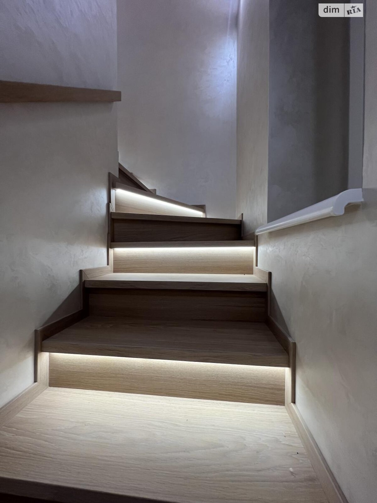 двухэтажный дом, 100 кв. м, кирпич. Продажа в Ровно район Ювилейный фото 1