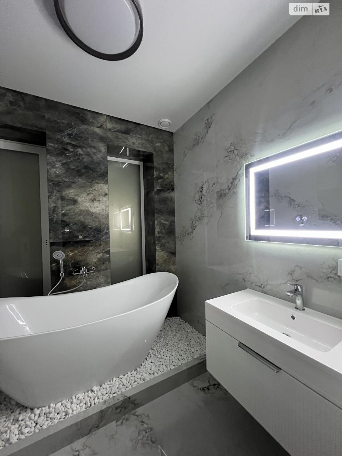 двухэтажный дом, 100 кв. м, кирпич. Продажа в Ровно район Ювилейный фото 1