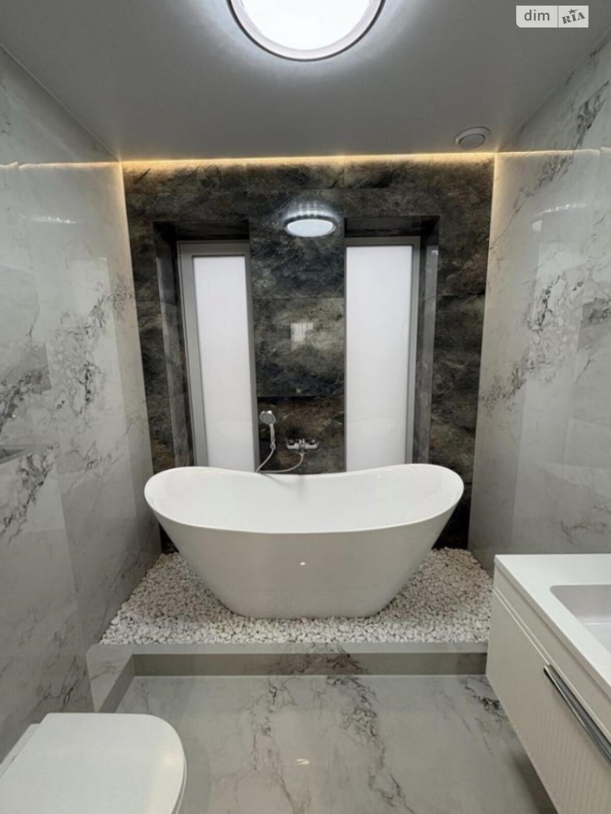 двухэтажный дом, 100 кв. м, кирпич. Продажа в Ровно район Ювилейный фото 1 двухэтажный дом, 100 кв. м, кирпич. Продажа в Ровно район Ювилейный фото 1