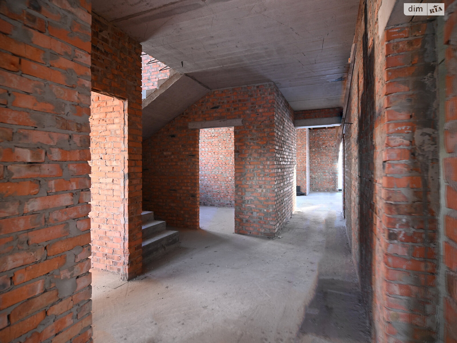 двухэтажный дом с гаражом, 205 кв. м, кирпич. Продажа в Ровно район Ювилейный фото 1