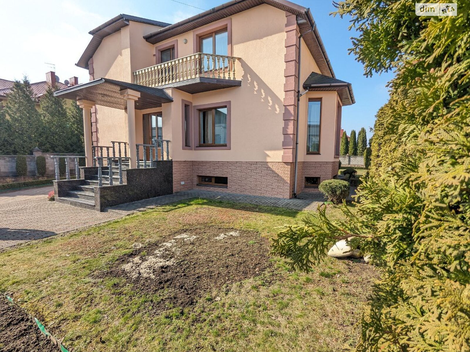 двухэтажный дом с ремонтом, 319 кв. м, кирпич. Продажа в Ровно фото 1 двухэтажный дом с ремонтом, 319 кв. м, кирпич. Продажа в Ровно фото 1