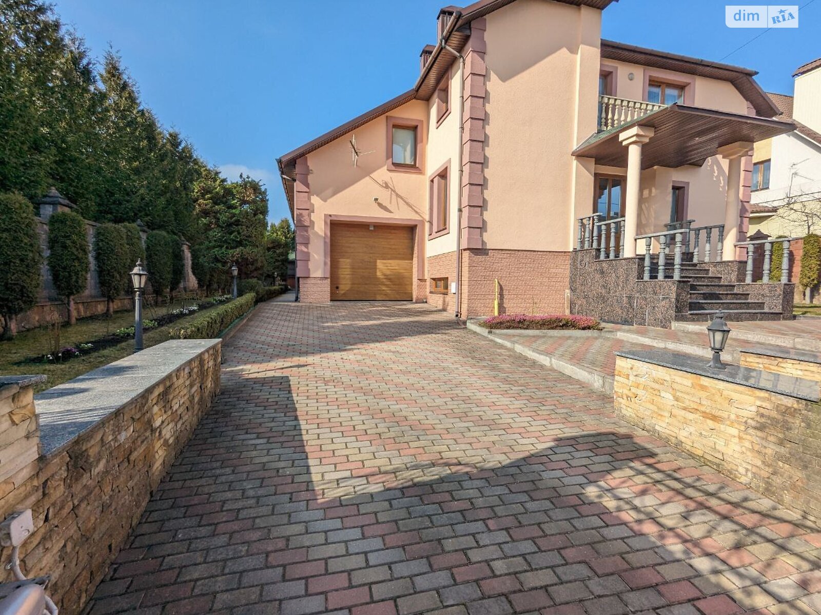 двухэтажный дом с ремонтом, 319 кв. м, кирпич. Продажа в Ровно фото 1 двухэтажный дом с ремонтом, 319 кв. м, кирпич. Продажа в Ровно фото 1